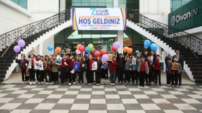Çayırova Belediyesi 7. Kitap Günleri’ni ziyaret eden Çayırovalılar, etkinlikten oldukça