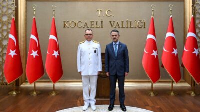 Cumhurbaşkanlığı Kararnamesi ile Gölcük Tersanesi Komutanlığı görevine atanan Tuğamiral İzzet