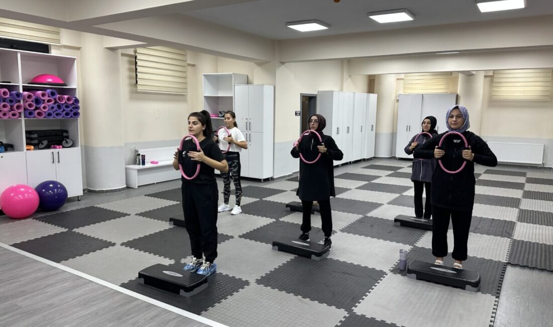 Çayırova Belediyesi’nin ilçedeki kadınlara yönelik açtığı pilates kursları büyük ilgi