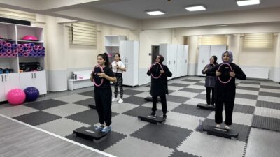 Çayırova Belediyesi’nin ilçedeki kadınlara yönelik açtığı pilates kursları büyük ilgi