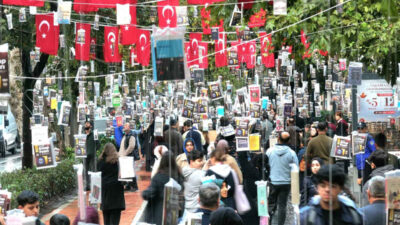 Kocaeli Büyükşehir Belediyesi’nin düzenlediği 16. Kocaeli Kitap Fuarı’nın habercisi "Ağaçlar
