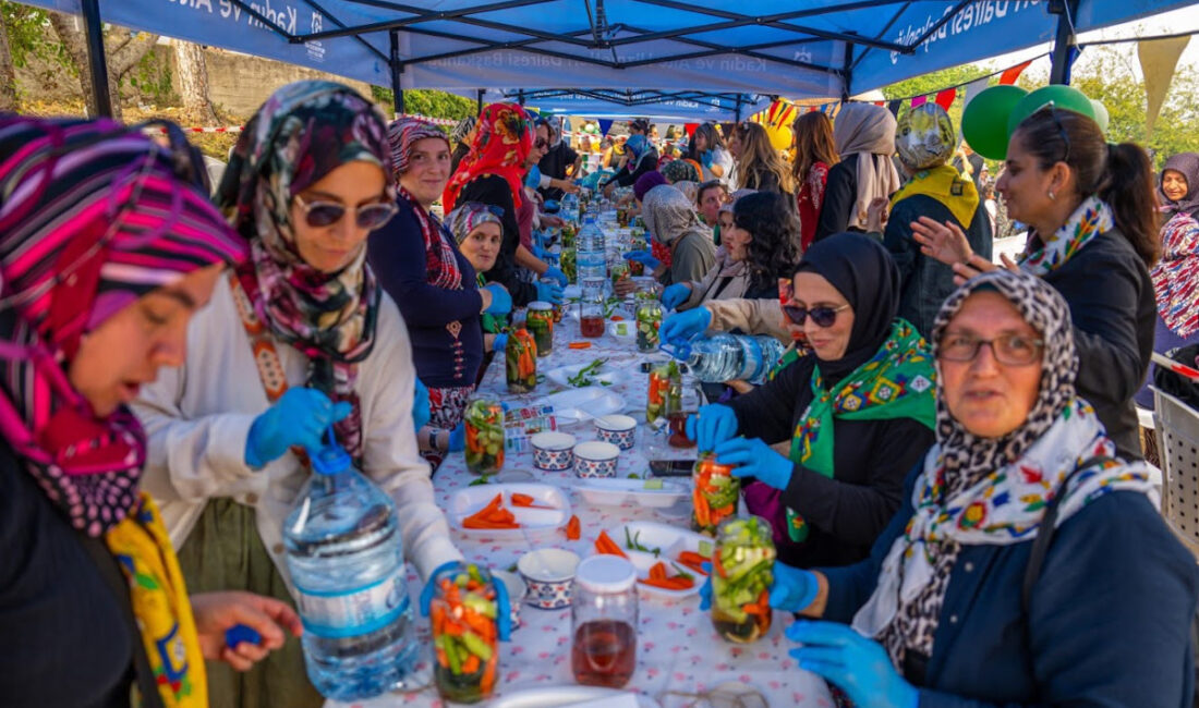 Kocaeli Büyükşehir Belediyesi, Gebze Duraklı Köyü’nde düzenlediği “Anne Şehir’le Köyde