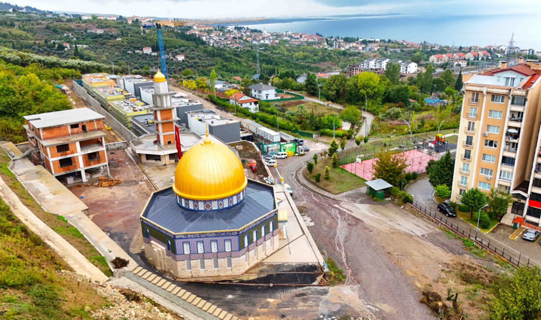Kocaeli Büyükşehir Belediyesi, kent genelinde yeni ibadethaneler inşa ederken, yapımı