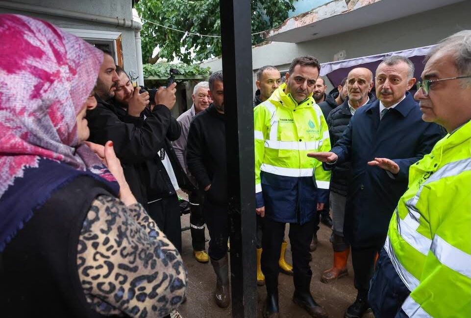 Kocaeli Büyükşehir Belediye Başkanı Tahir Büyükakın, şiddetli yağışların etkilediği bölgeleri