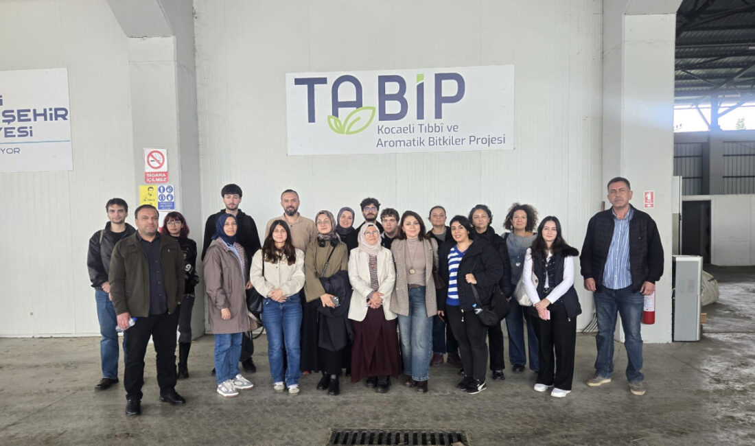 Üsküdar Üniversitesi öğrencileri, Kocaeli Büyükşehir Belediyesi’nin TABİP Projesi’nde tıbbi ve