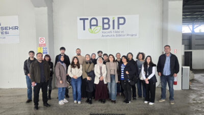 Üsküdar Üniversitesi öğrencileri, Kocaeli Büyükşehir Belediyesi’nin TABİP Projesi’nde tıbbi ve