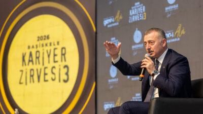 Başiskele Belediyesi’nin düzenlediği 3. Kariyer Zirvesi’nde gençlerle buluşan Kocaeli Büyükşehir