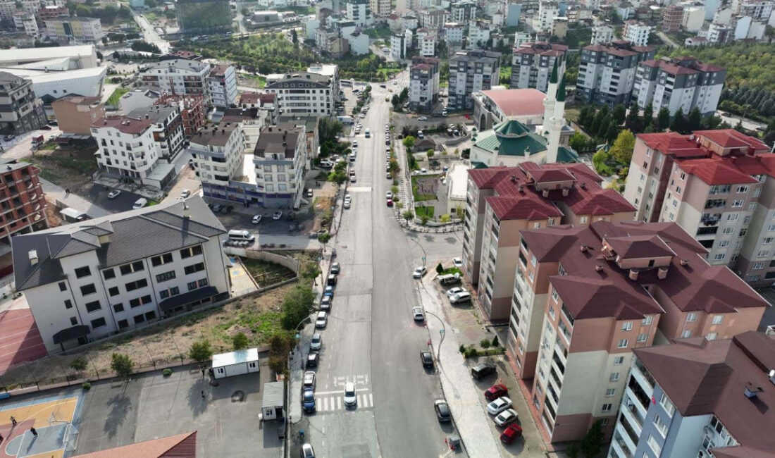 Kocaeli Büyükşehir Belediyesi, Çayırova’nın önemli ulaşım güzergâhlarından Bahriye Üçok Caddesi’ndeki