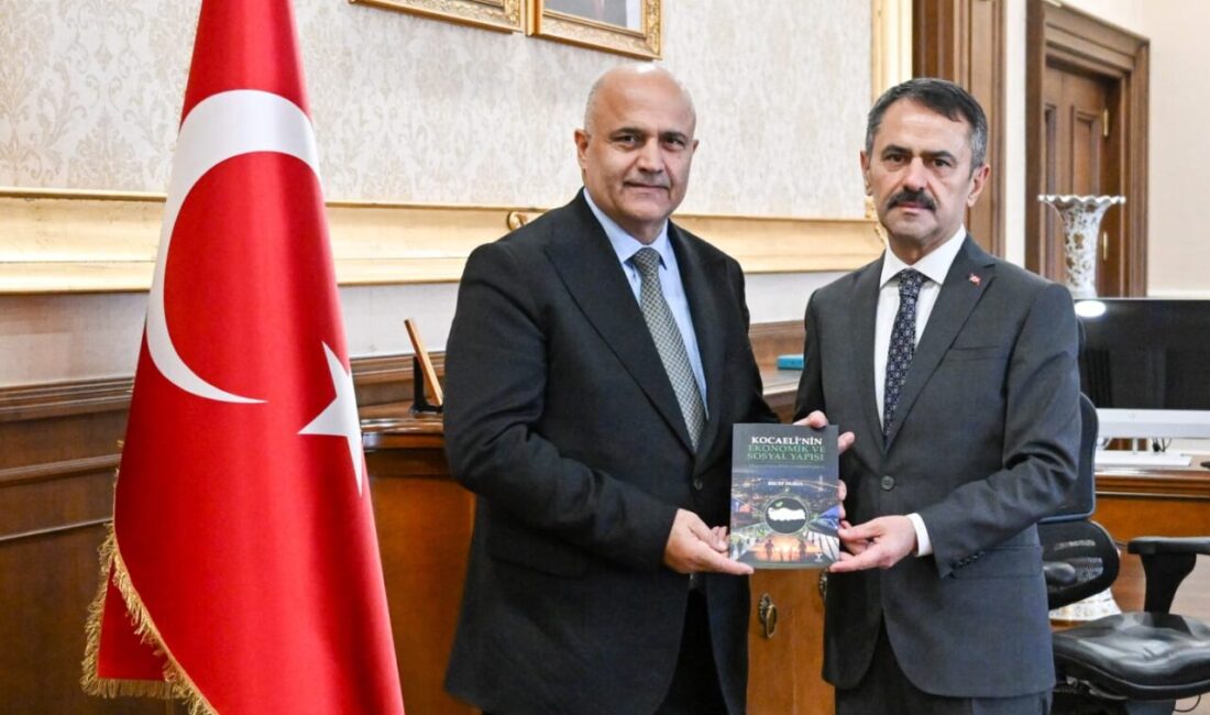 Kocaelispor Kulübü Başkanı Recep Durul, Kocaeli Valisi İlhami Aktaş’ı makamında