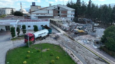 Gölcük Belediye Başkanı Ali Yıldırım Sezer, ilçede devam eden ve