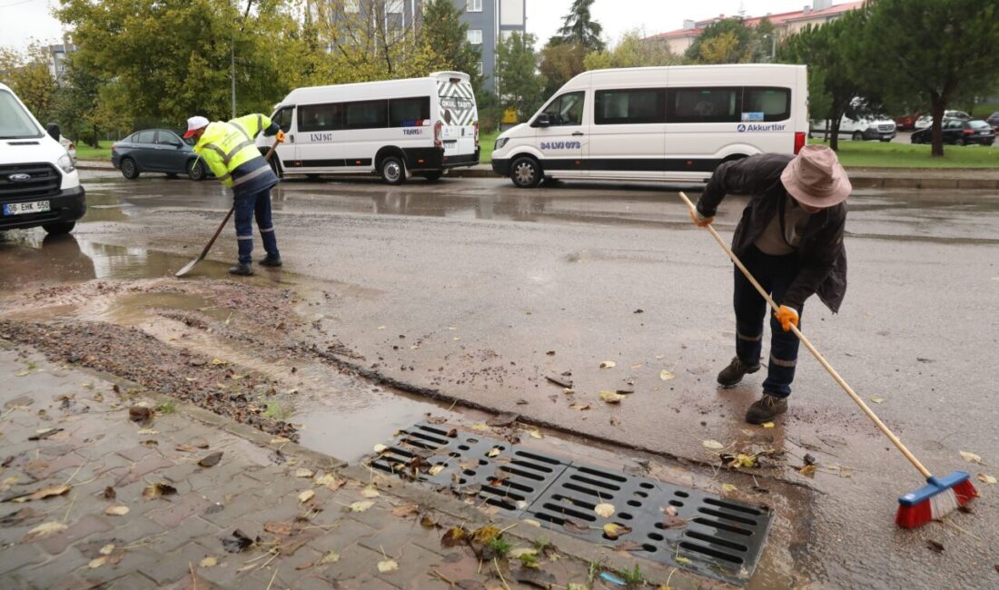 Çayırova Belediyesi Fen İşleri Müdürlüğü ekipleri, dün geceden bu yana