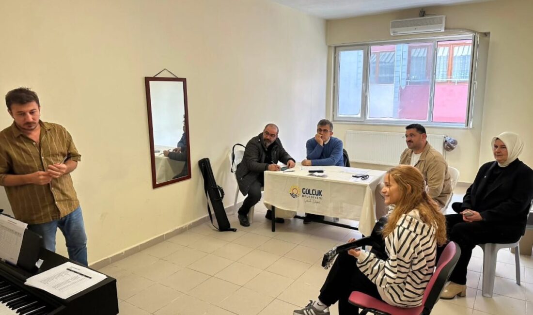  Gölcük Belediyesi Konservatuvarı’nda yeni eğitim dönemi öncesinde düzenlenen yetenek