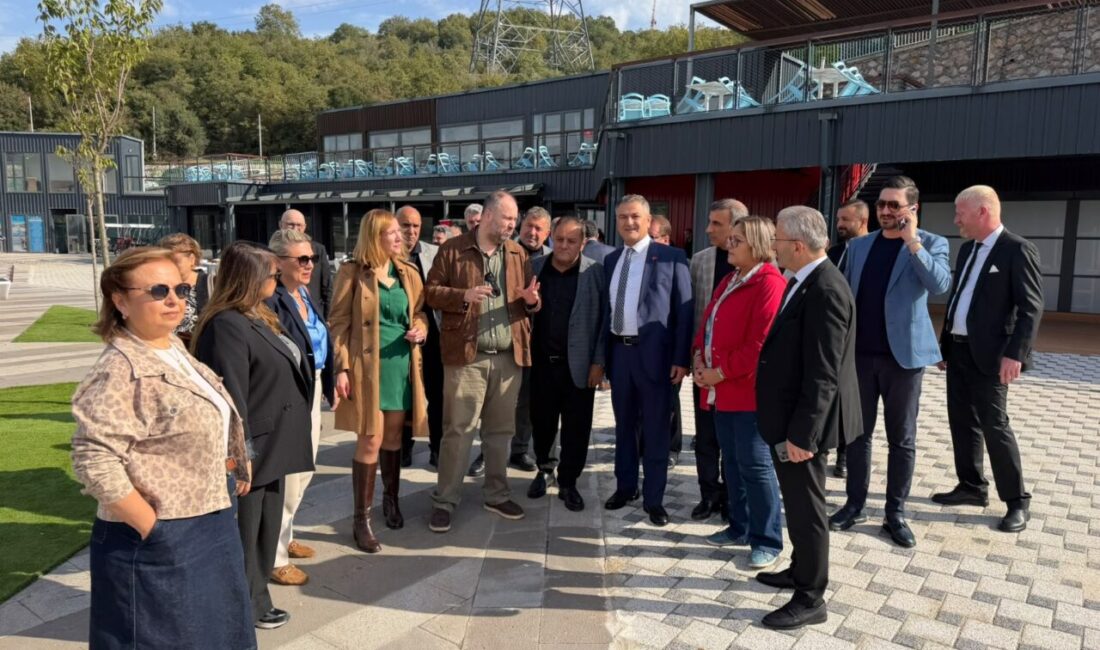 İzmit Belediye Başkanvekili Lütfü Obuz; meclis üyeleri, başkan yardımcıları ve