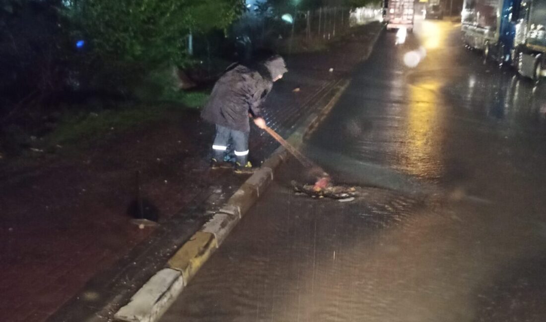 Bölgede etkili olan yoğun yağışın ardından Dilovası Belediyesi İlçe Afet