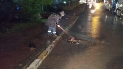 Bölgede etkili olan yoğun yağışın ardından Dilovası Belediyesi İlçe Afet