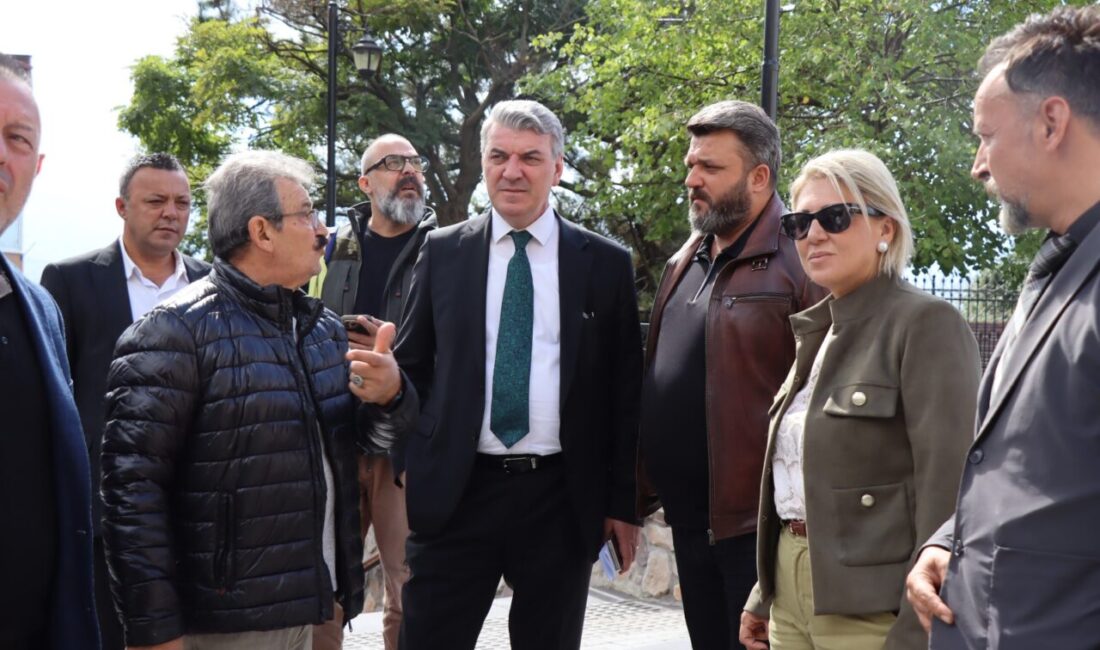 İzmit Belediyesi yetkilileri, Akçakoca Mahallesi’nde gerçekleştirdikleri saha gezisinde bölgenin ihtiyaçlarını