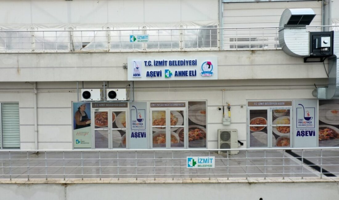 İzmit Belediyesinin ailelerinden uzakta üniversite eğitimi gören gençlere yönelik sürdürdüğü
