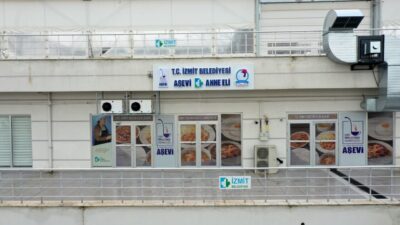 İzmit Belediyesinin ailelerinden uzakta üniversite eğitimi gören gençlere yönelik sürdürdüğü