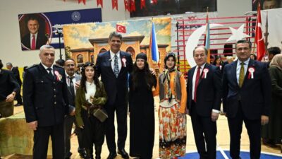 Kartepe’de 29 Ekim Cumhuriyet Bayramı, Hergeleci İbrahim Spor Salonu’nda düzenlenen