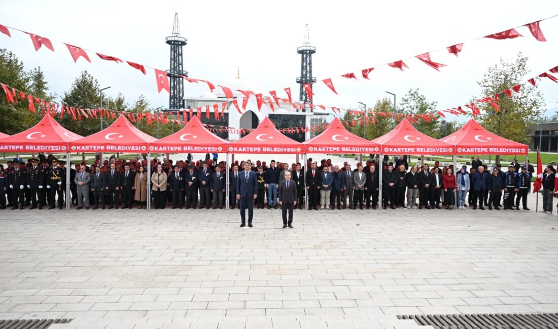 Kartepe’de 29 Ekim Cumhuriyet Bayramı kutlamaları, Kartepe Kent Meydanı’ndaki Atatürk