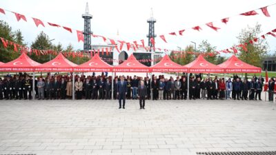 Kartepe’de 29 Ekim Cumhuriyet Bayramı kutlamaları, Kartepe Kent Meydanı’ndaki Atatürk