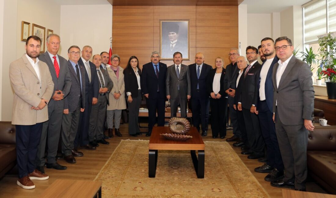 Cumhuriyet Halk Partisi (CHP) Kocaeli İl Başkanı Selman Yıldırım ve