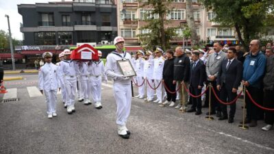 Gölcük Değirmendere’de düzenlenen askeri törenle ebediyete uğurlanan Kıbrıs Gazisi İzzettin