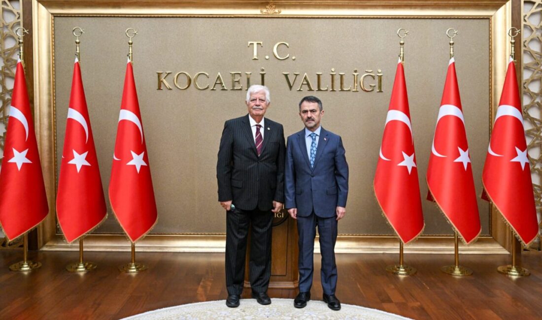 Eski Sağlık Bakanı Mehmet Kazım Dinç, Kocaeli Valisi İlhami Aktaş’a