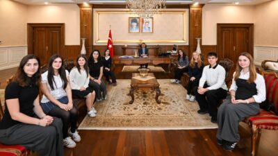 İnsanlığa Pozitif Etki Rehberlik ve Aksiyonu Gençlik Derneği Başkanı Beren
