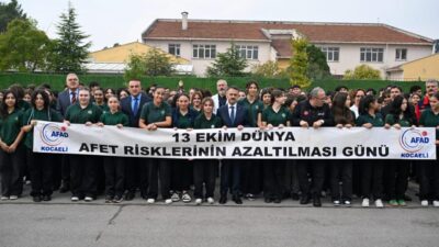 İzmit Uluğbey Anadolu Lisesi’nde Afet Farkındalık Eğitimi, Deprem Anı Uygulaması
