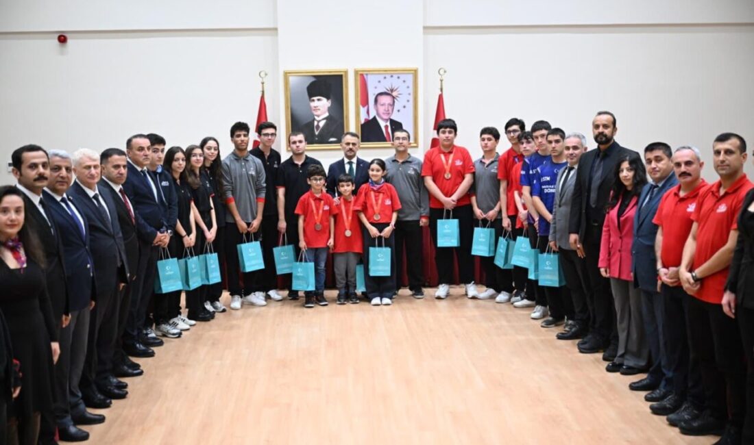 Şanlıurfa’da düzenlenen TEKNOFEST 2026 Türkiye Finalleri’nden derecelerle dönen Kocaelili öğrenciler