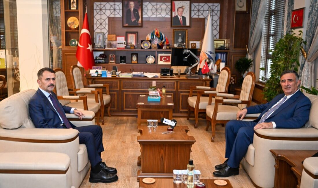Cumhurbaşkanlığı kararnamesiyle Gebze Teknik Üniversitesi (GTÜ) Rektörlüğü görevine yeniden atanan