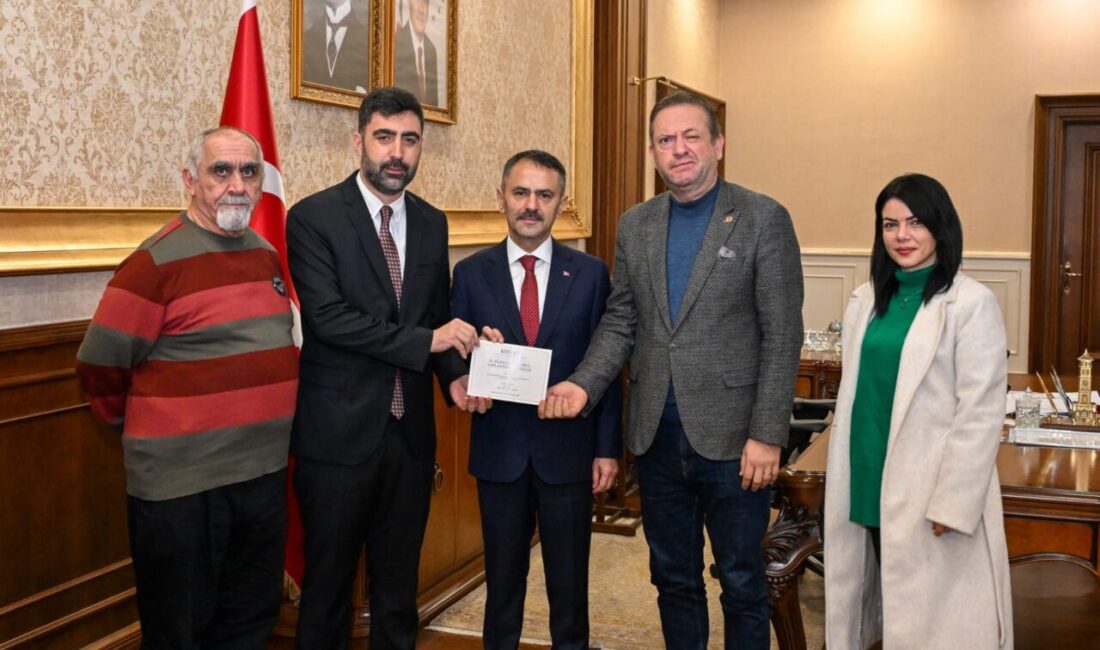 Kocaeli Gazeteciler Cemiyeti (KOGACE) Başkanı Şahin Oktay ve beraberindeki yönetim