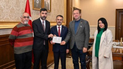 Kocaeli Gazeteciler Cemiyeti (KOGACE) Başkanı Şahin Oktay ve beraberindeki yönetim