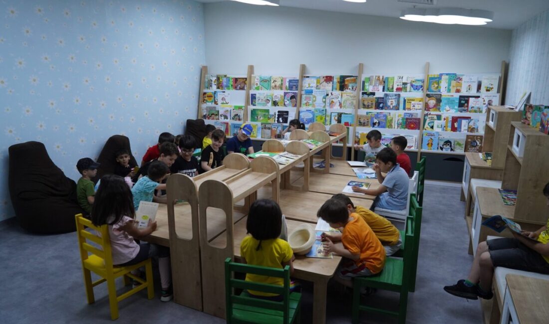 Çayırova Belediye Başkanı Bünyamin Çiftçi’nin ilçeye kazandırdığı kitap kahvelerde bulunan
