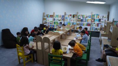Çayırova Belediye Başkanı Bünyamin Çiftçi’nin ilçeye kazandırdığı kitap kahvelerde bulunan